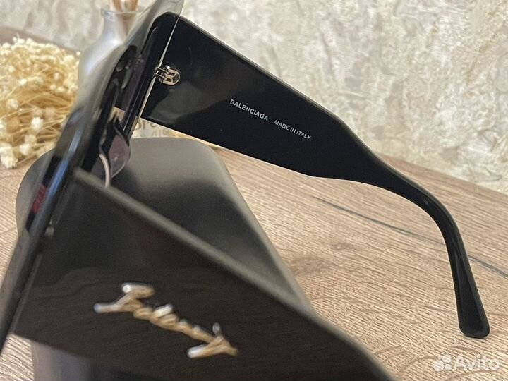 Солнцезащитные очки balenciaga