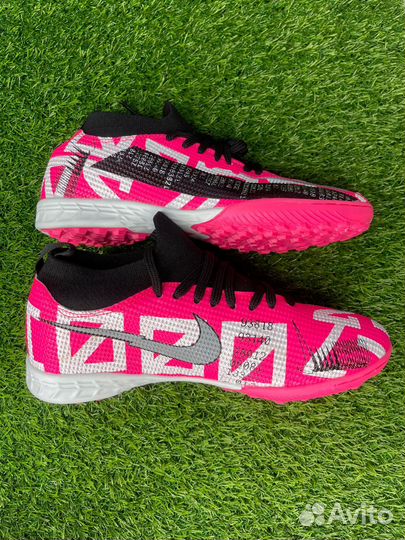 Футбольные бутсы