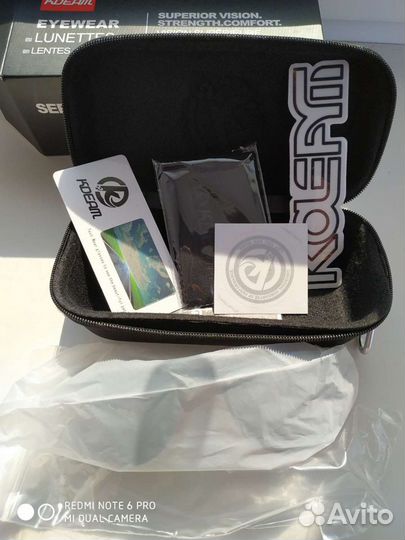 Очки солнцезащитные