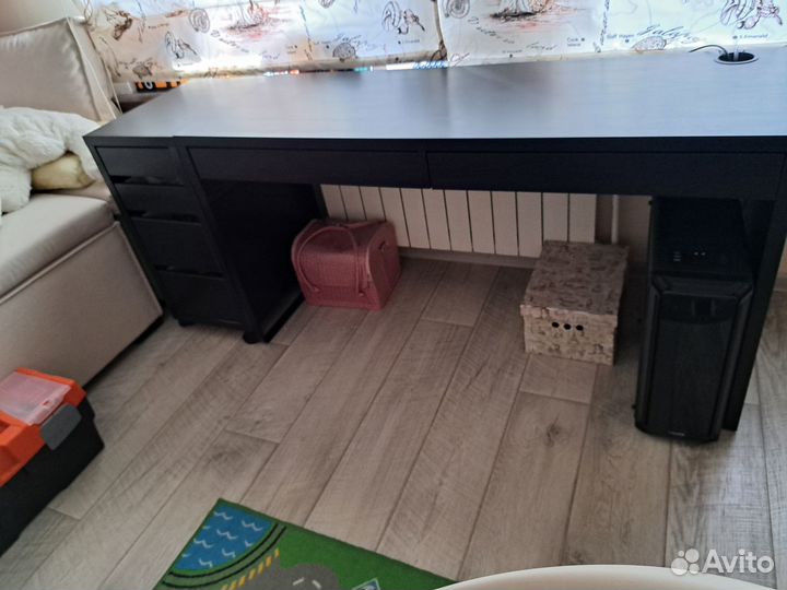 Письменный стол с ящиками