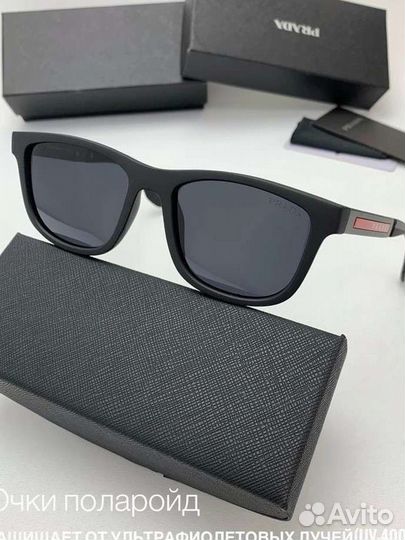 Солнцезащитные очки Prada