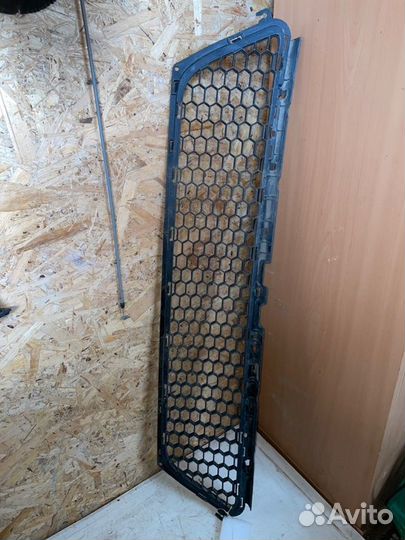 Решетка бампера передняя Renault Sandero