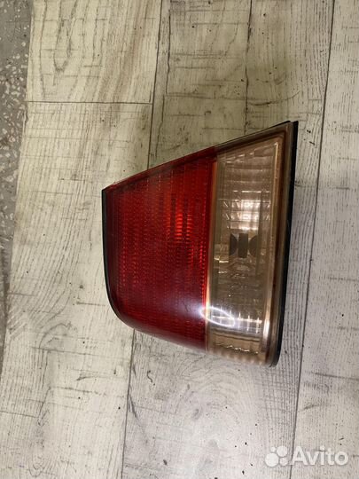 Задние левые стопаки Nissan Sunny