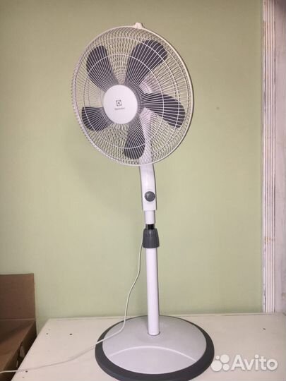 Вентилятор напольный Electrolux EFF-1003D