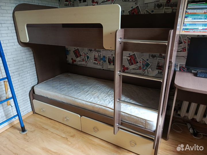 Двухярусная кровать бу