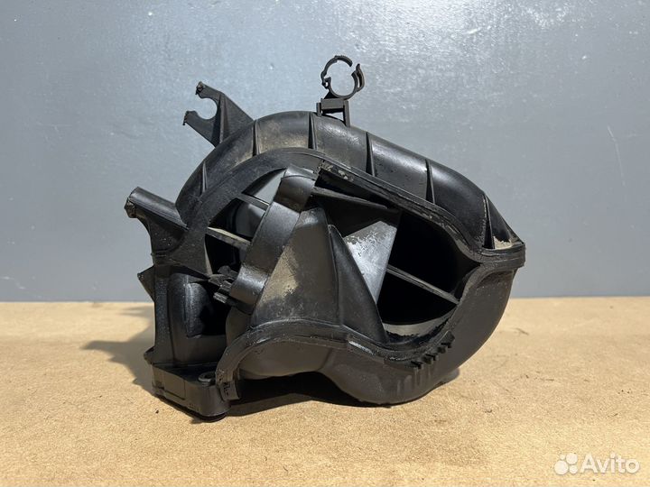 Коллектор впускной на Volkswagen Golf 4 1,4