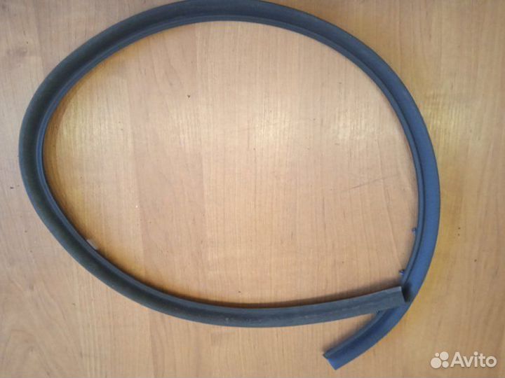 Уплотнитель двери нижний задний левый Volkswagen