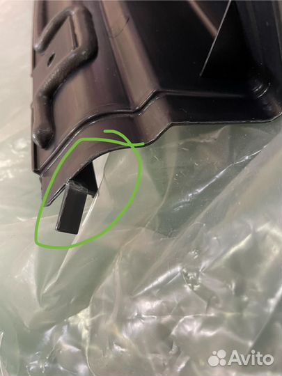 Накладка лобового стекла левая VW Tiguan