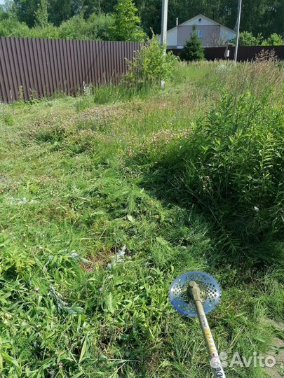 Покос травы триммером