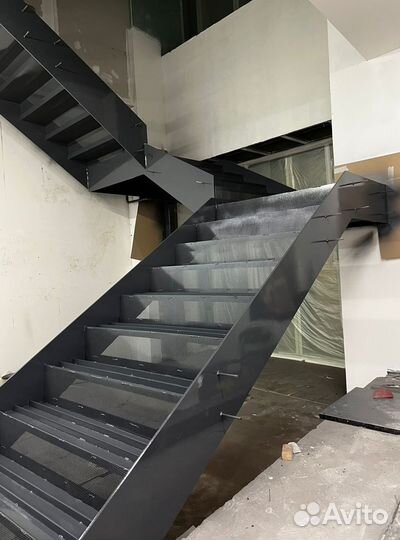 Лестница из металла