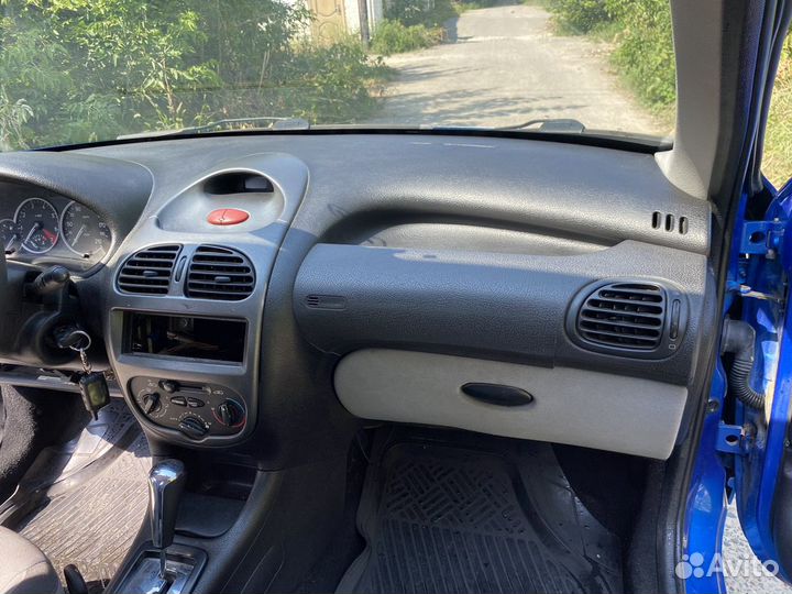 Торпеда Peugeot 206