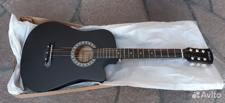 Новая акустическая гитара чёрная матовая