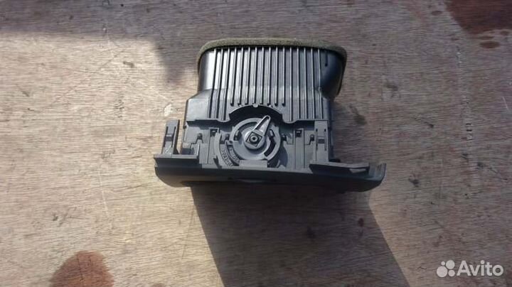 Дефлектор левый Toyota Allex NZE124 1NZ-FE 2004/6