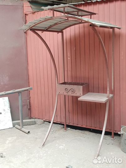 Мангал с крышей