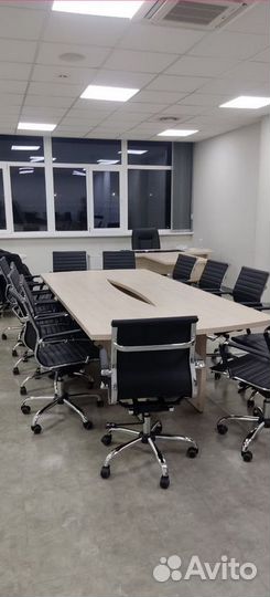 Стол переговорный. В наличии