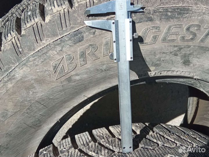 Bridgestone Blizzak Spike-01 265/70 R16