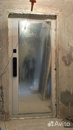 Дверь входная с электронным замком