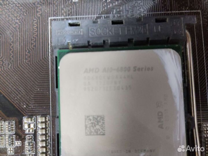 Материнская плата с процессором и памятью