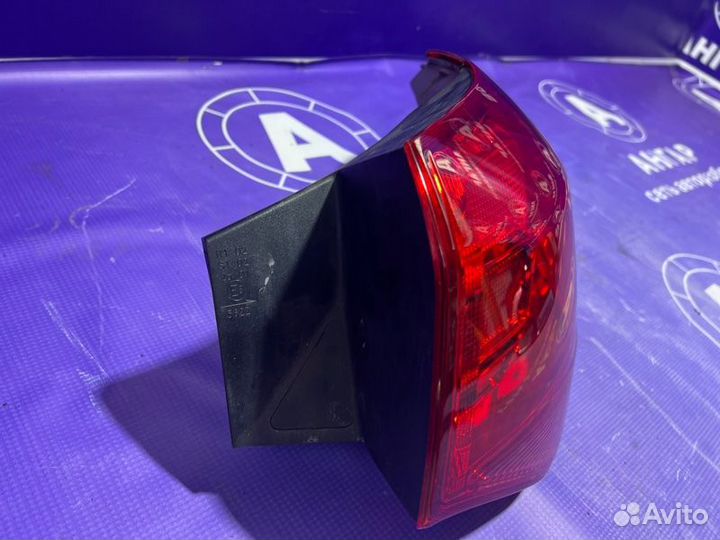 Фонарь правый Opel Astra J A16XER 2012