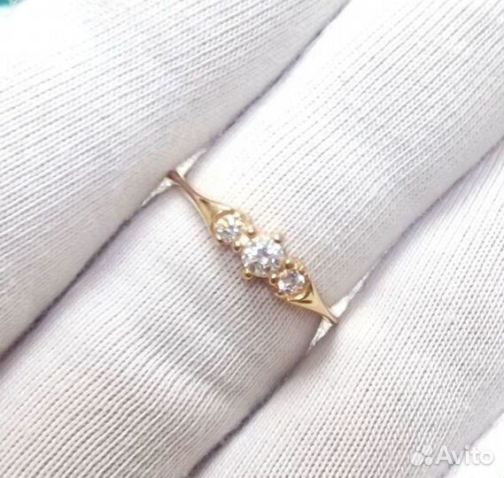 Золотое кольцо с камнем 16,5р