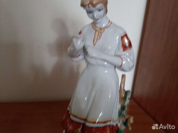 Статуэтка гадание на ромашке