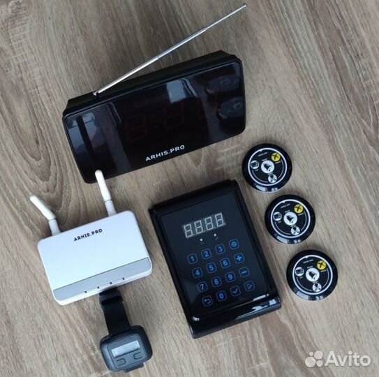 Кнопка вызова официанта с часами, табло, усилитель