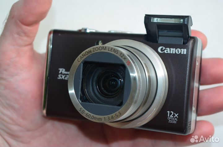 Canon PowerShot SX200 is