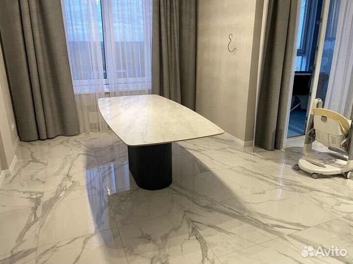 Стол для кафе, ресторана, бара из керамогранита