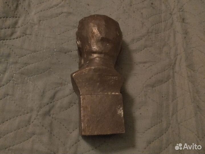 Бюст металл