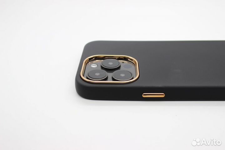 Чехол на iPhone 14 Pro Max (С Золотой Рамкой)