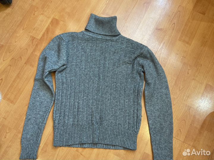 Свитер женский