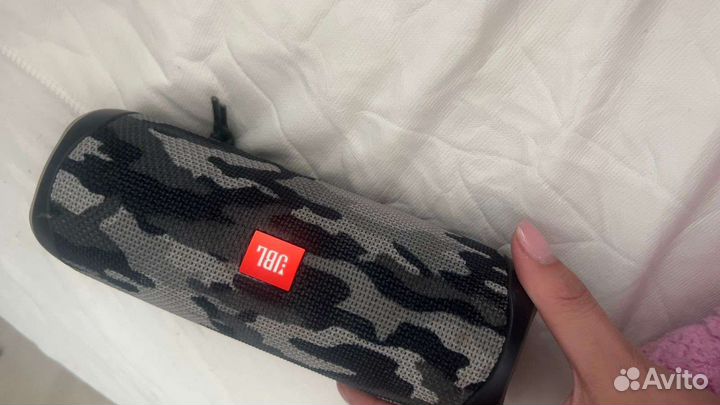 Портативная колонка jbl