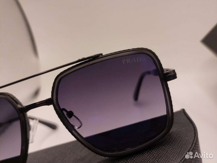 Солнцезащитные очки prada