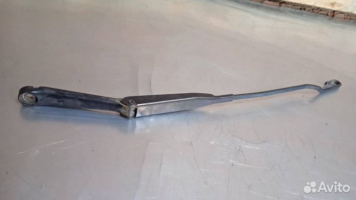 Поводок стеклоочистителя правый правой Opel Astra