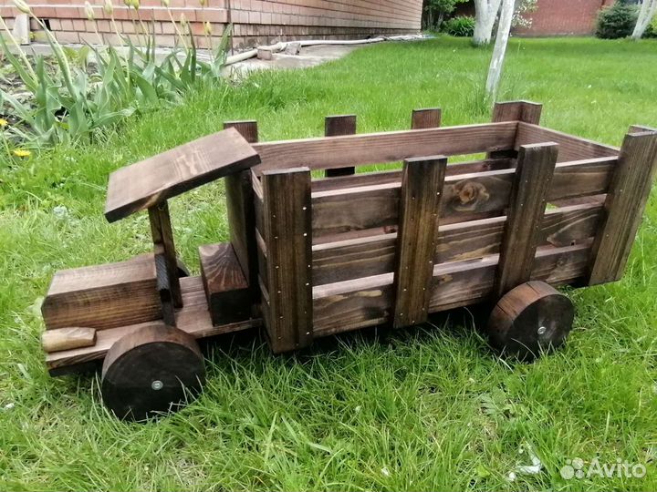 Кашпо для цветов автомобиль