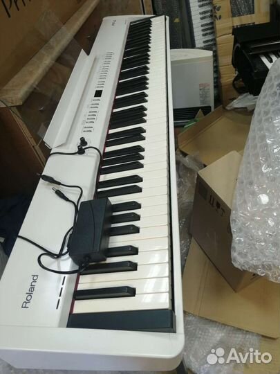 Цифровое пианино roland Fp4, korg Lp 180