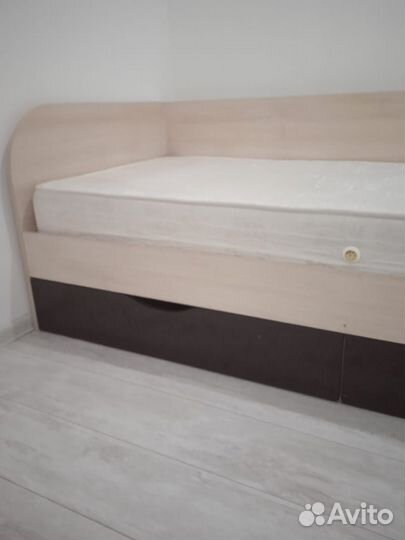 Продается бу кровать в отличном состоянии