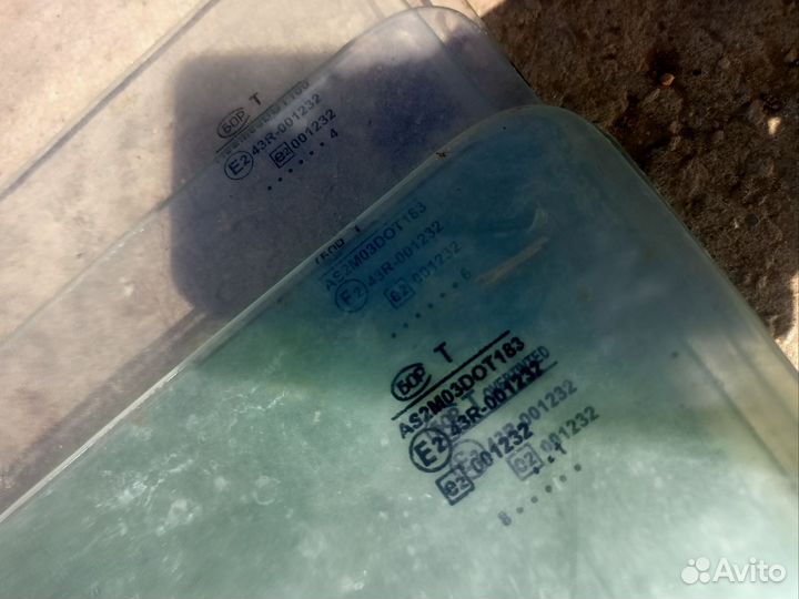 Стекло двери переднее левое Ваз 2115