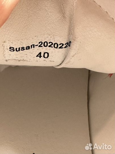 Кроссовки женские