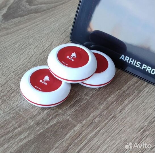 Кнопка вызова официанта и табло отображения вызова