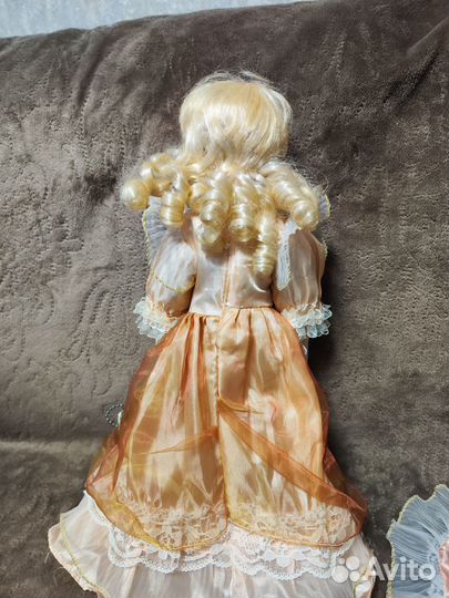 Фарфоровая кукла