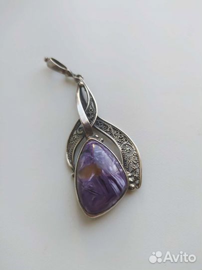 Серебряный кулон с чароитом