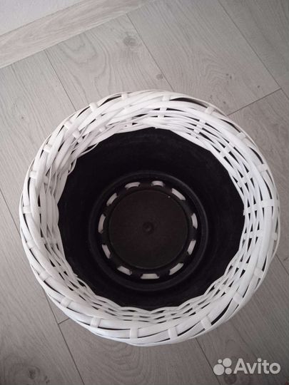 Кашпо из искусственного ротанга