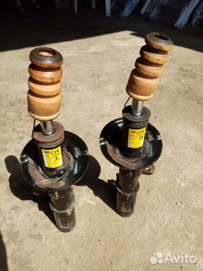 Амортизаторы передние Шевроле Каптива,Опель Антара