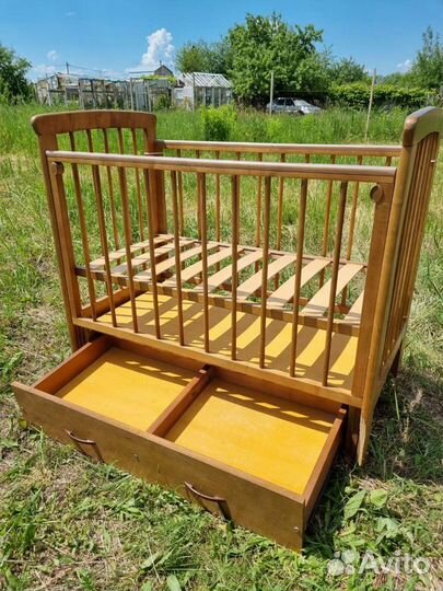 Детская кровать с маятником и ящиком