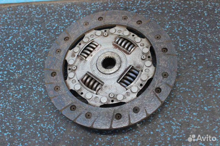 Диск сцепления Volkswagen Polo (Фольксваген ) Mk3
