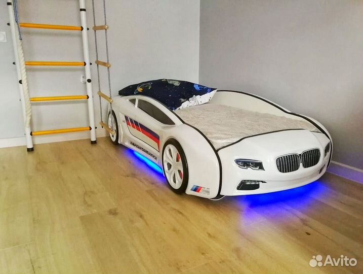 Детская кровать машинка