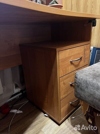 Компьютерный стол