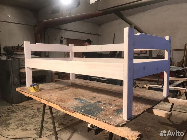 Кровать односпальная из дерева