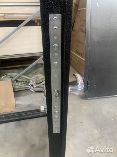 Металлическая дверь Бульдорс 960/2050 правая